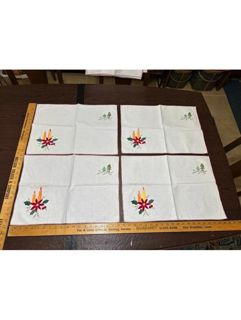 Vintage Christmas Table Runner, 4 Placemats, 4 Napkins, 2 Decorative Towels